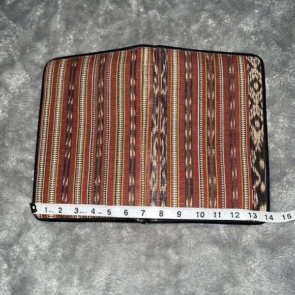 Patterned Travel Case. - Picture 3 of 8
